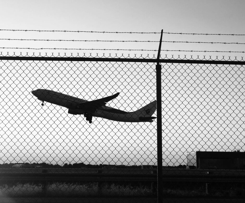 airplane taking off during daytime